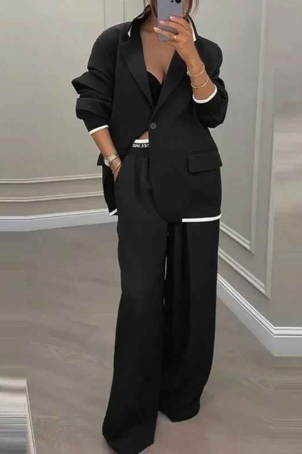 Set audace con blazer sportivo e pantaloni larghi con tasche