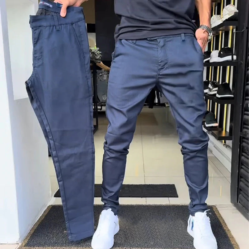 Pantaloni casual slim-fit da uomo in tinta unita