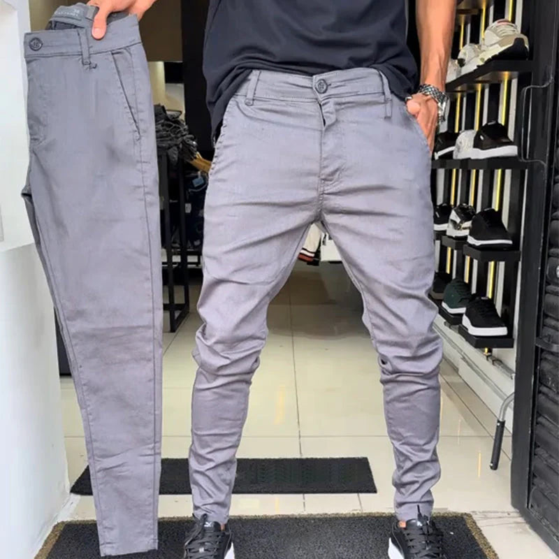 Pantaloni casual slim-fit da uomo in tinta unita