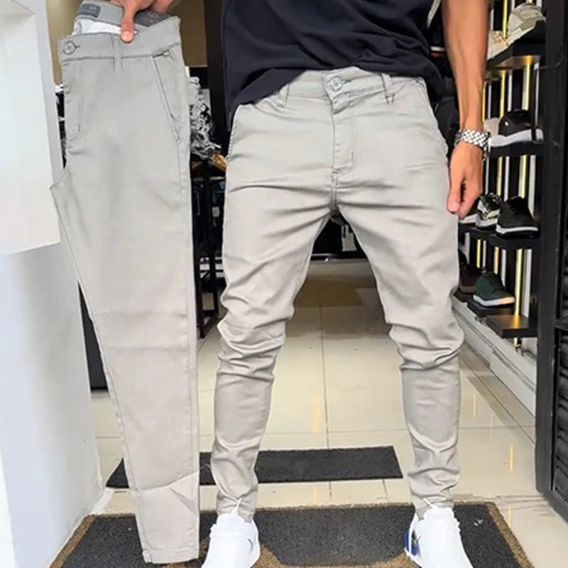 Pantaloni casual slim-fit da uomo in tinta unita